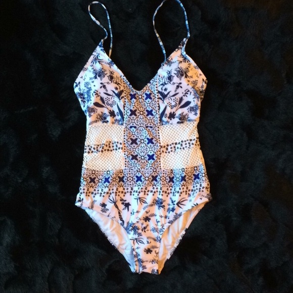 🌟ONLY 1 LEFT🌟 adorable one piece - Picture 6 of 7